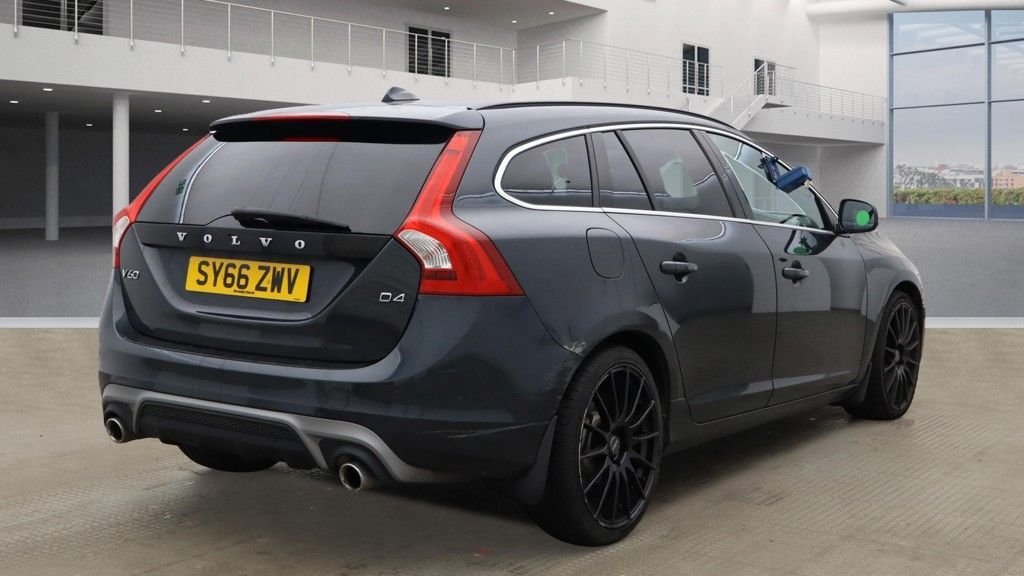 Used Volvo V60 2016 for sale - 76888571: Photo 3