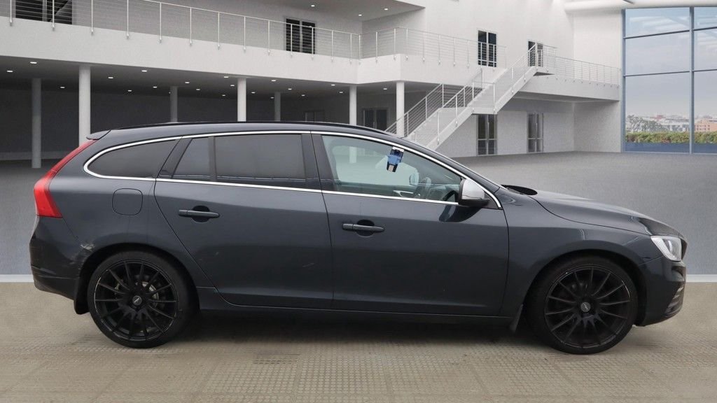 Used Volvo V60 2016 for sale - 76888571: Photo 4