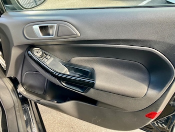 Used Ford Fiesta 2016 for sale - 76022641: Photo