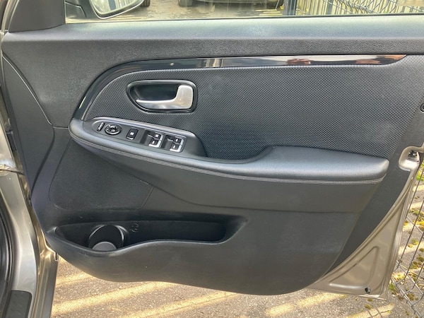 Used Kia Carens 2015 for sale - 75723469: Photo 26