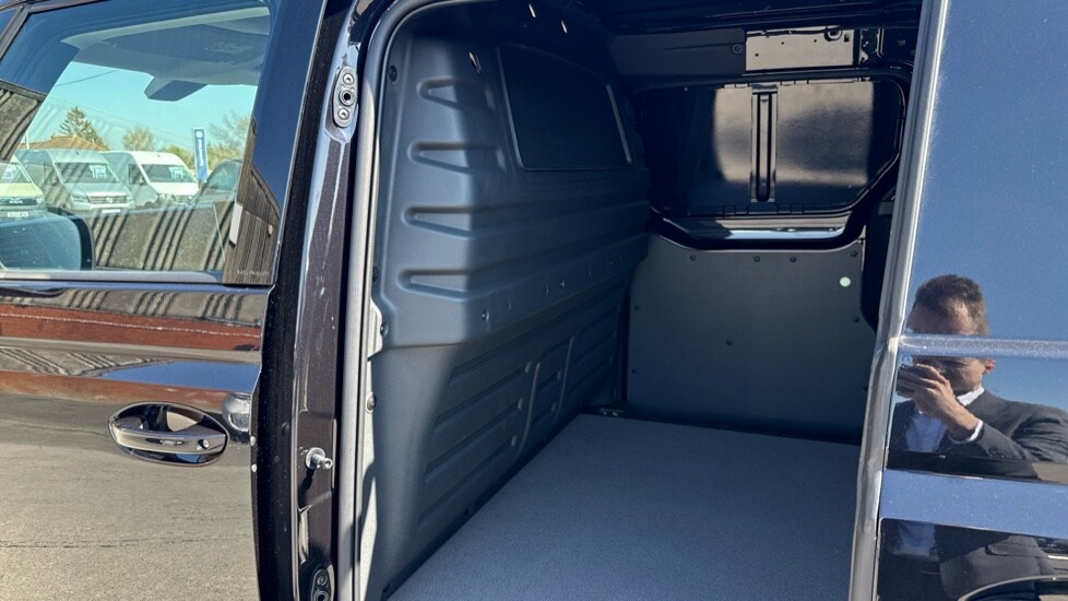 Used Volkswagen ID.Buzz 2024 for sale - 76552505: Photo 40