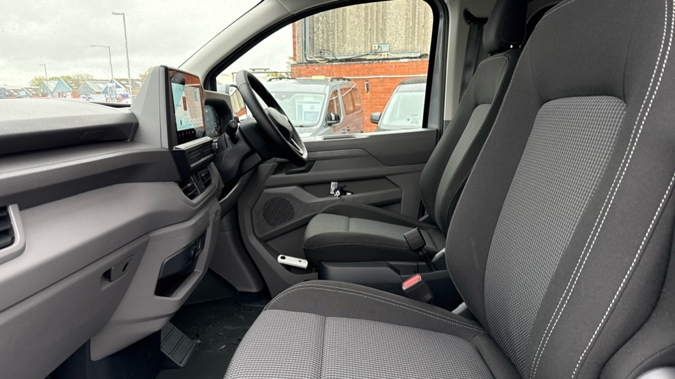 Used Volkswagen Transporter 2025 for sale - 76332201: Photo 2