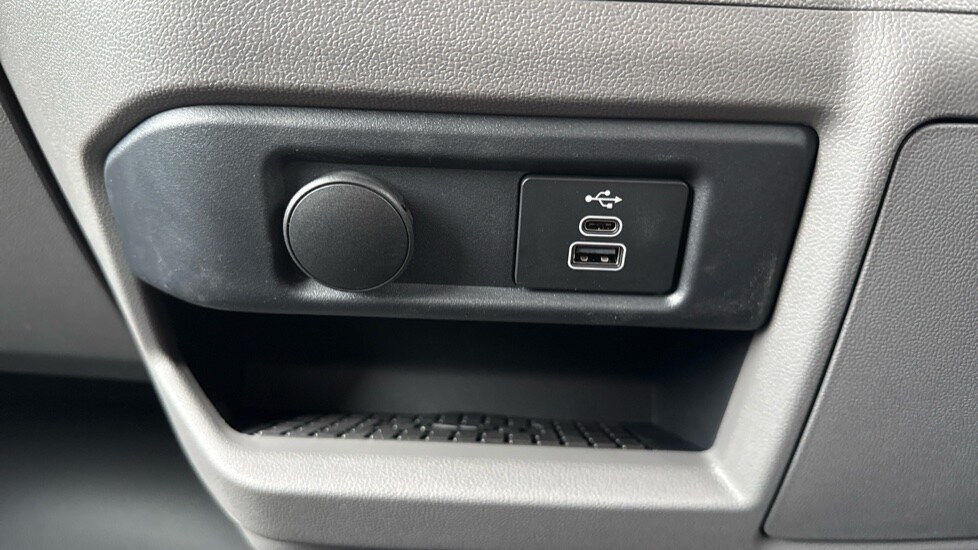 Used Volkswagen Transporter 2025 for sale - 76332201: Photo 46