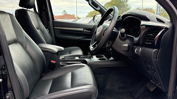 Used Toyota Hilux 2023 for sale - 76140024: Photo 11
