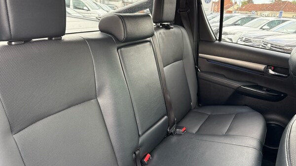 Used Toyota Hilux 2023 for sale - 76140024: Photo 16