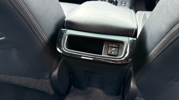 Used Toyota Hilux 2023 for sale - 76140024: Photo 26