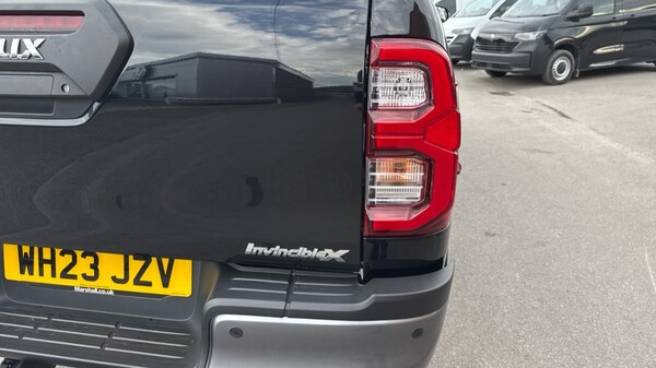 Used Toyota Hilux 2023 for sale - 76140024: Photo 30