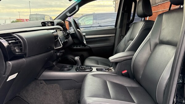 Used Toyota Hilux 2023 for sale - 76140024: Photo 9