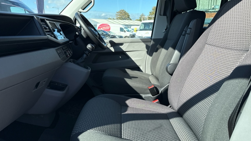 Used Volkswagen Transporter 2024 for sale - 76647829: Photo 2