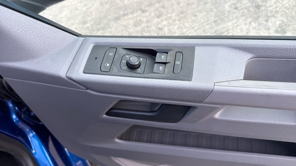 Used Volkswagen Transporter 2024 for sale - 77050930: Photo 35