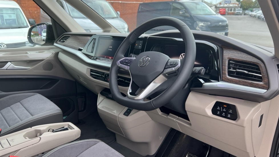 Used Volkswagen Multivan 2025 for sale - 76870263: Photo 6