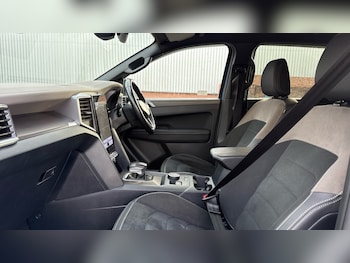 Used Volkswagen Amarok 2024 for sale - 75405934: Photo