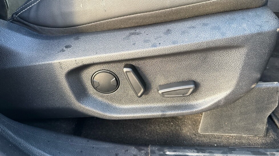 Used Volkswagen Amarok 2024 for sale - 75405934: Photo 37