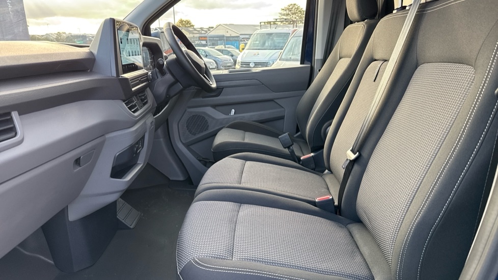 Used Volkswagen Transporter 2025 for sale - 76302451: Photo 2