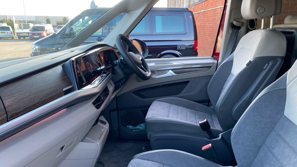Used Volkswagen Multivan 2025 for sale - 76869289: Photo 2