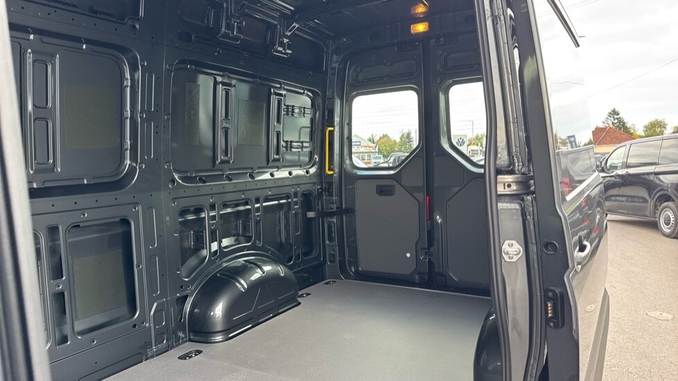 Used Volkswagen Crafter 2025 for sale - 76870640: Photo 9