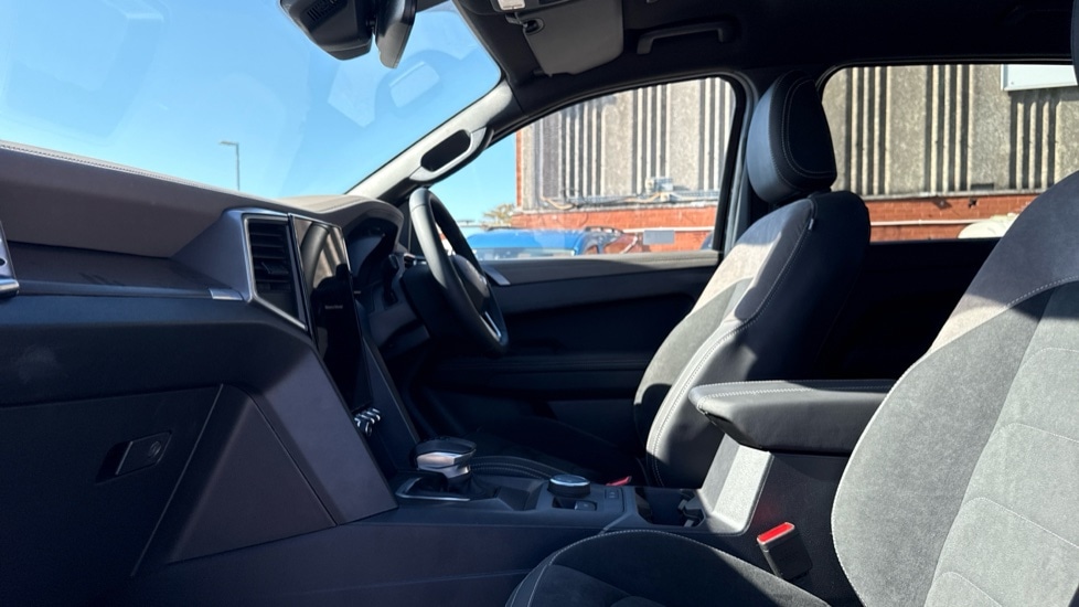 Used Volkswagen Amarok 2024 for sale - 76870039: Photo 2