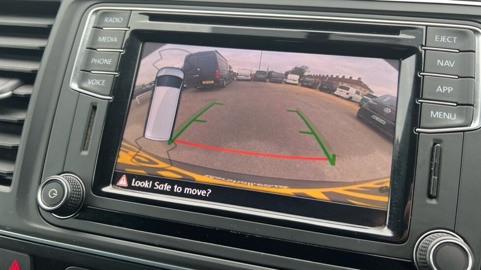 Used Volkswagen Transporter 2018 for sale - 76984005: Photo 22