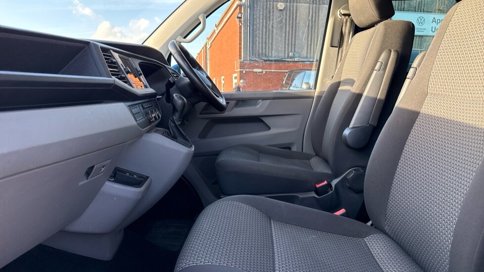 Used Volkswagen Transporter 2024 for sale - 76872392: Photo 2