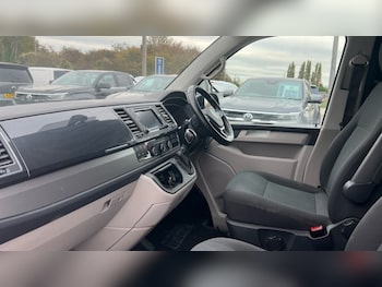 Used Volkswagen Transporter 2018 for sale - 76888755: Photo