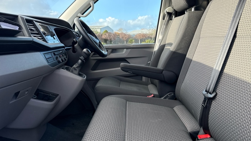 Used Volkswagen Transporter 2021 for sale - 76914873: Photo 2