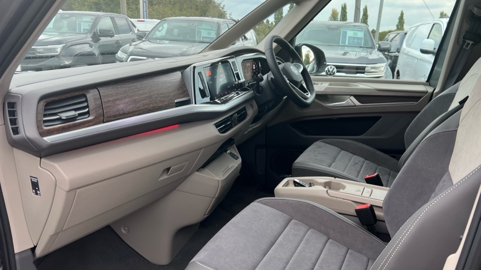 Used Volkswagen Multivan 2025 for sale - 76328161: Photo 2