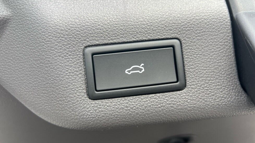 Used Volkswagen Multivan 2025 for sale - 76328161: Photo 26