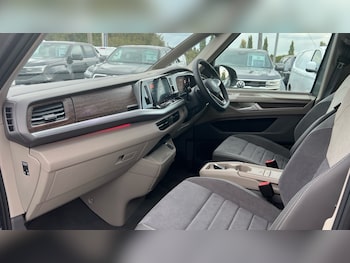 Used Volkswagen Multivan 2025 for sale - 76328161: Photo 2
