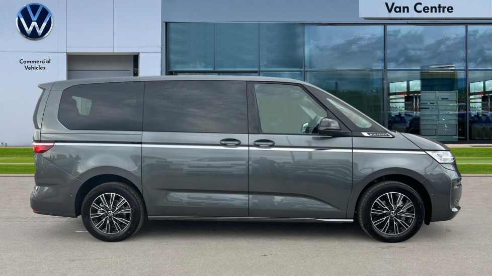 Used Volkswagen Multivan 2025 for sale - 76328161: Photo 4