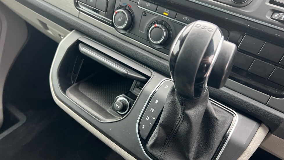 Used Volkswagen Transporter 2018 for sale - 76647830: Photo 14