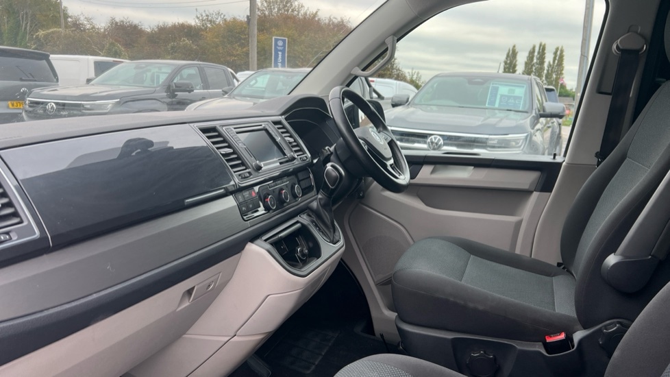 Used Volkswagen Transporter 2018 for sale - 76647830: Photo 2