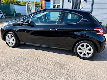 Used Peugeot 208 2014 for sale - 79548599: Photo
