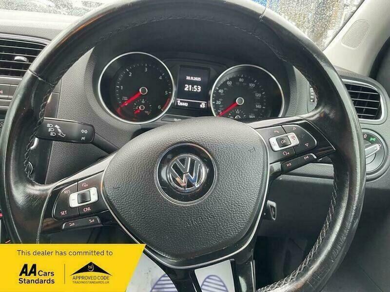 Used Volkswagen Polo 2015 for sale - 76765143: Photo 32