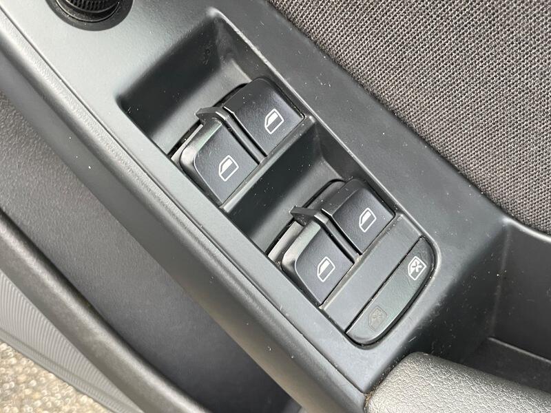 Used Audi A4 2010 for sale - 76645351: Photo 26