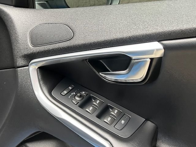 Used Volvo V40 2015 for sale - 77211988: Photo 22