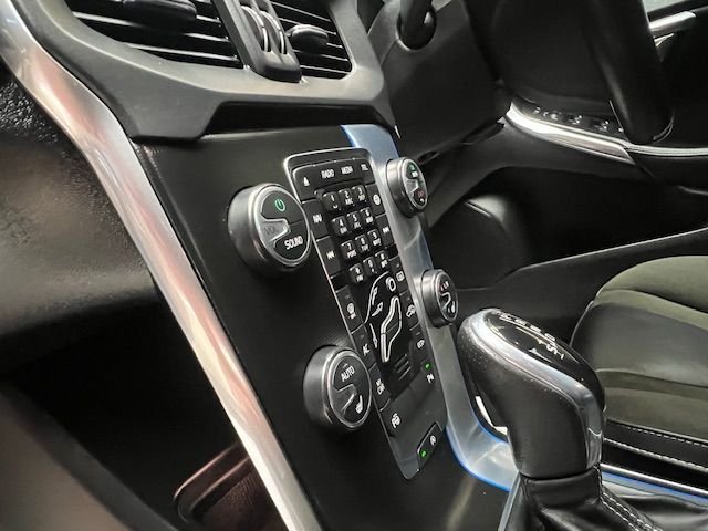 Used Volvo V40 2015 for sale - 77211988: Photo 30