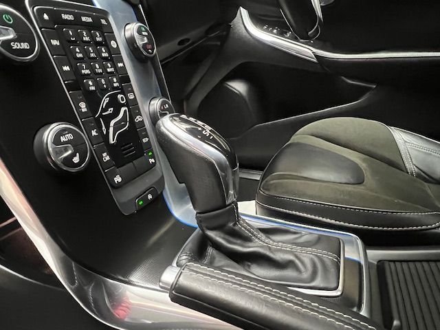 Used Volvo V40 2015 for sale - 77211988: Photo 31