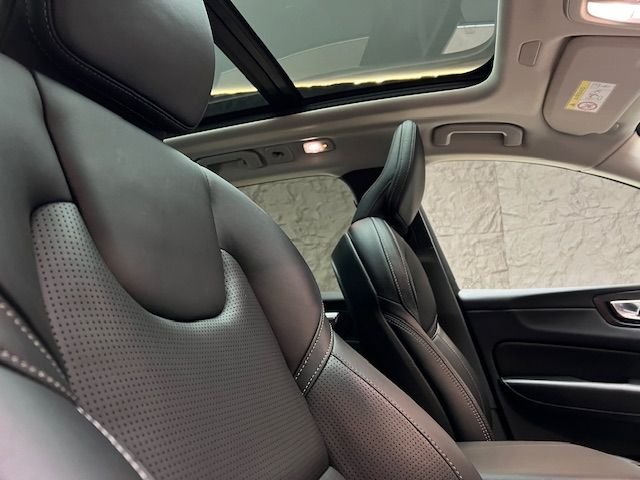 Used Volvo XC60 2021 for sale - 77250328: Photo 49