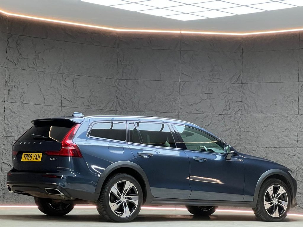 Used Volvo V60 2019 for sale - 77642201: Photo 14