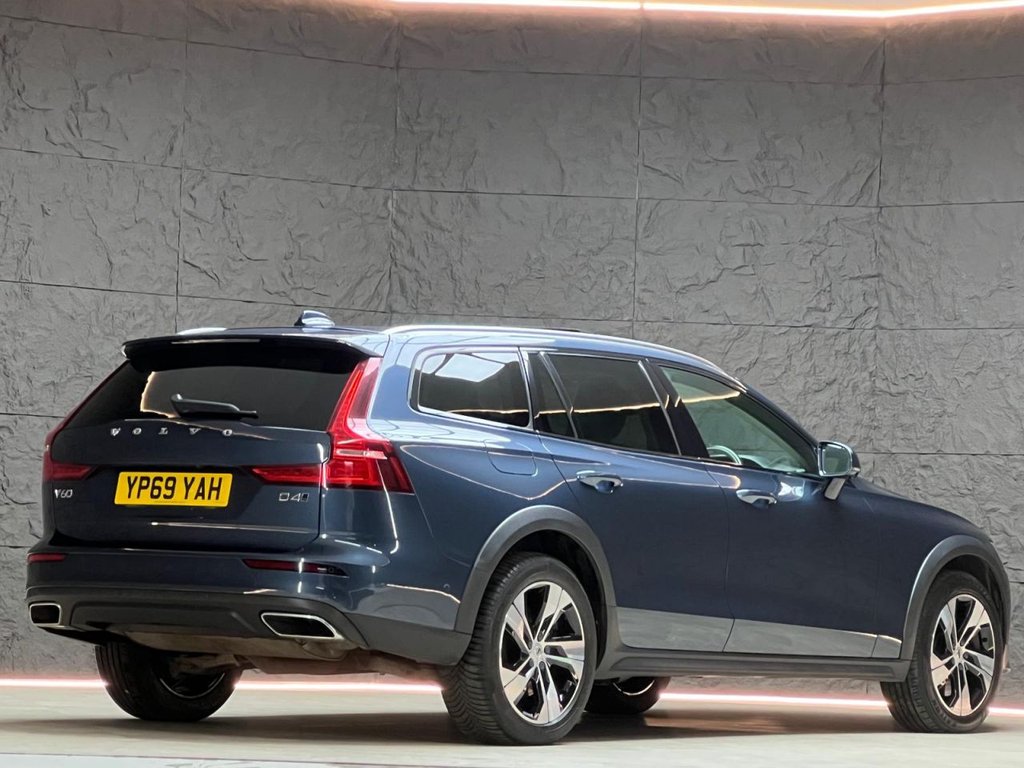 Used Volvo V60 2019 for sale - 77642201: Photo 15