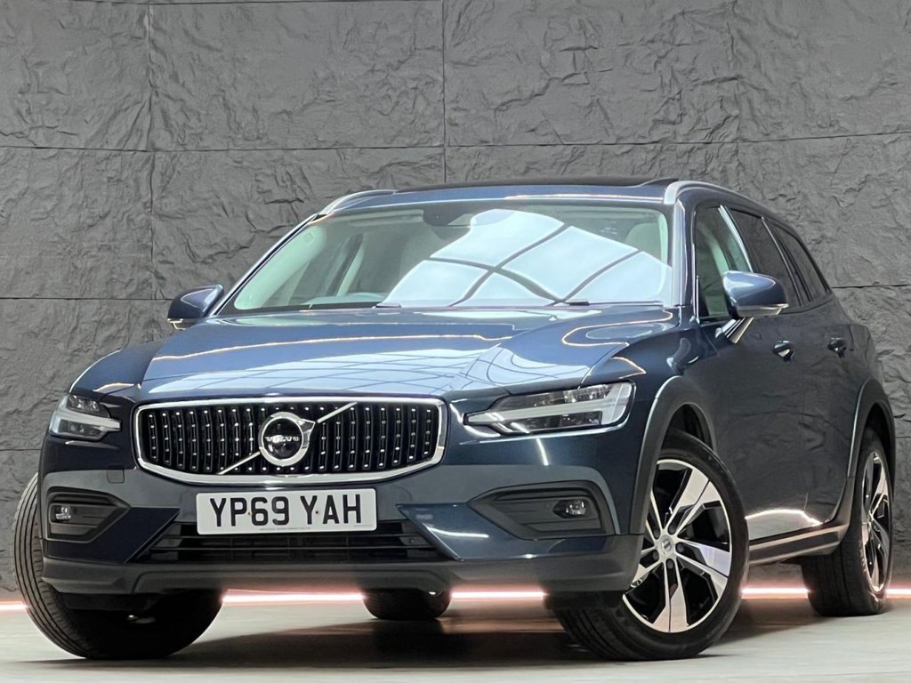 Used Volvo V60 2019 for sale - 77642201: Photo 2