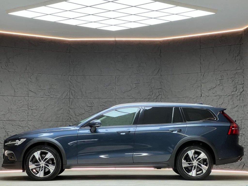 Used Volvo V60 2019 for sale - 77642201: Photo 5