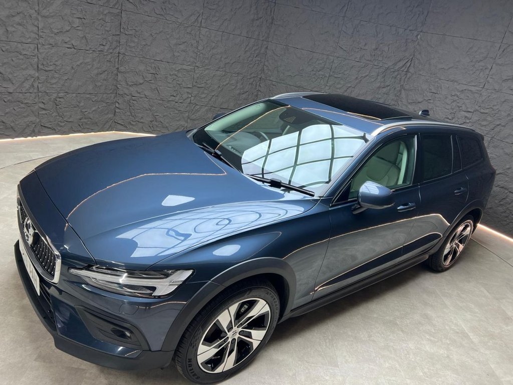 Used Volvo V60 2019 for sale - 77642201: Photo 8