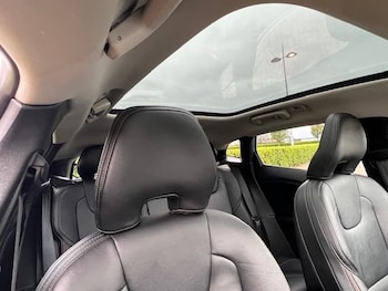 Used Volvo V40 Cross Country 2015 for sale - 76482373: Photo