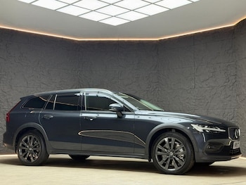 Used Volvo V60 Cross Country 2019 for sale - 78948429: Photo