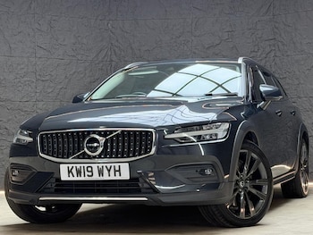 Used Volvo V60 Cross Country 2019 for sale - 78948429: Photo