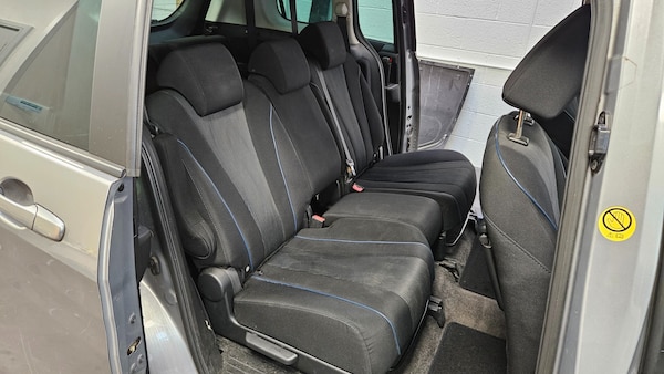 Used Mazda Mazda5 2012 for sale - 76316540: Photo 4