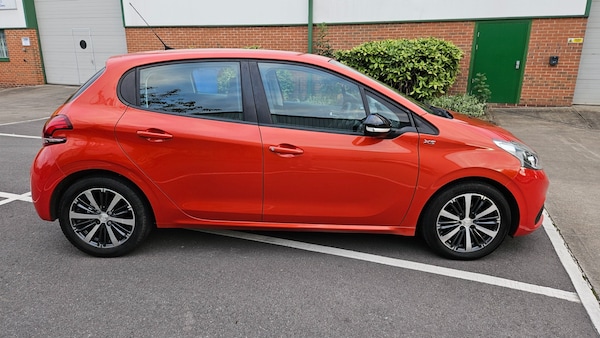 Used Peugeot 208 2016 for sale - 75683839: Photo 2