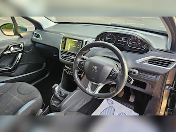 Used Peugeot 208 2014 for sale - 75457621: Photo