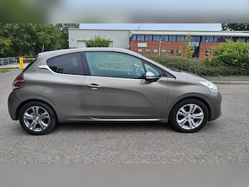 Used Peugeot 208 2013 for sale - 75903845: Photo
